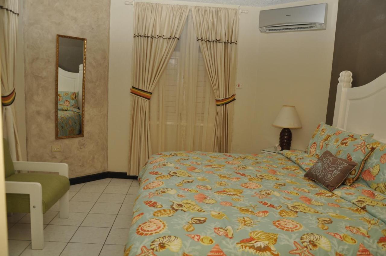 Marchabell By The Sea E22 Apartman Ocho Rios Szoba fotó
